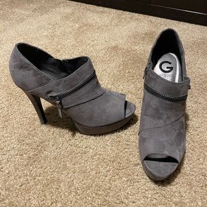 Opened toed Guess gray suede boots, size 10
